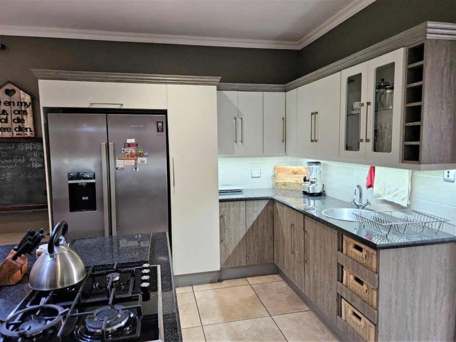 4 Bedroom Property for Sale in Melodie North West